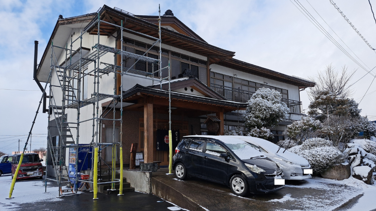 伍らい光-駐車場①