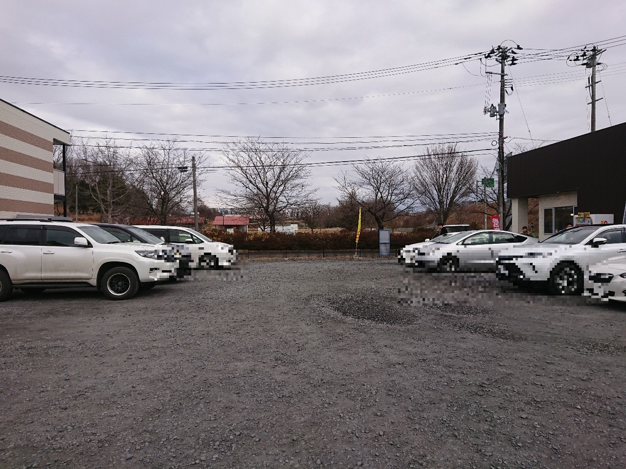 つむら家 駐車場