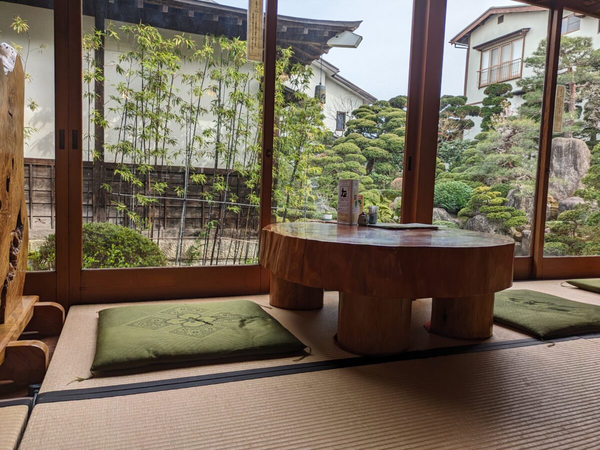 なかや-庭見席①