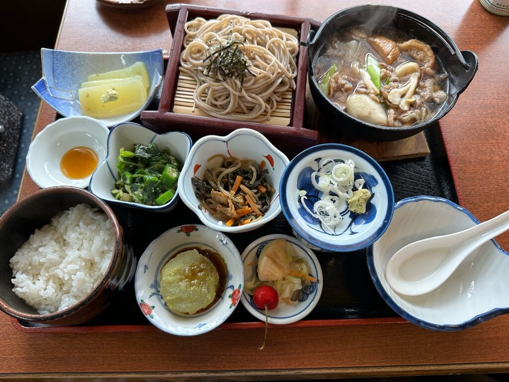 【山形食堂レポ】対面石（山形市山寺）｜眺めの良い場所で食べられる 山形のソウルフード！