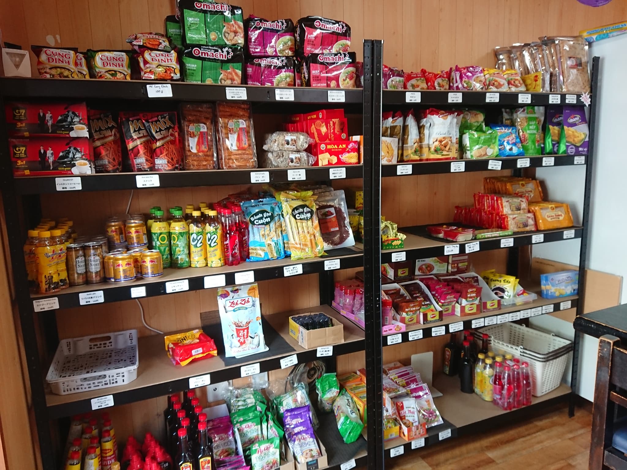 バインミー３２９　店内 (2)