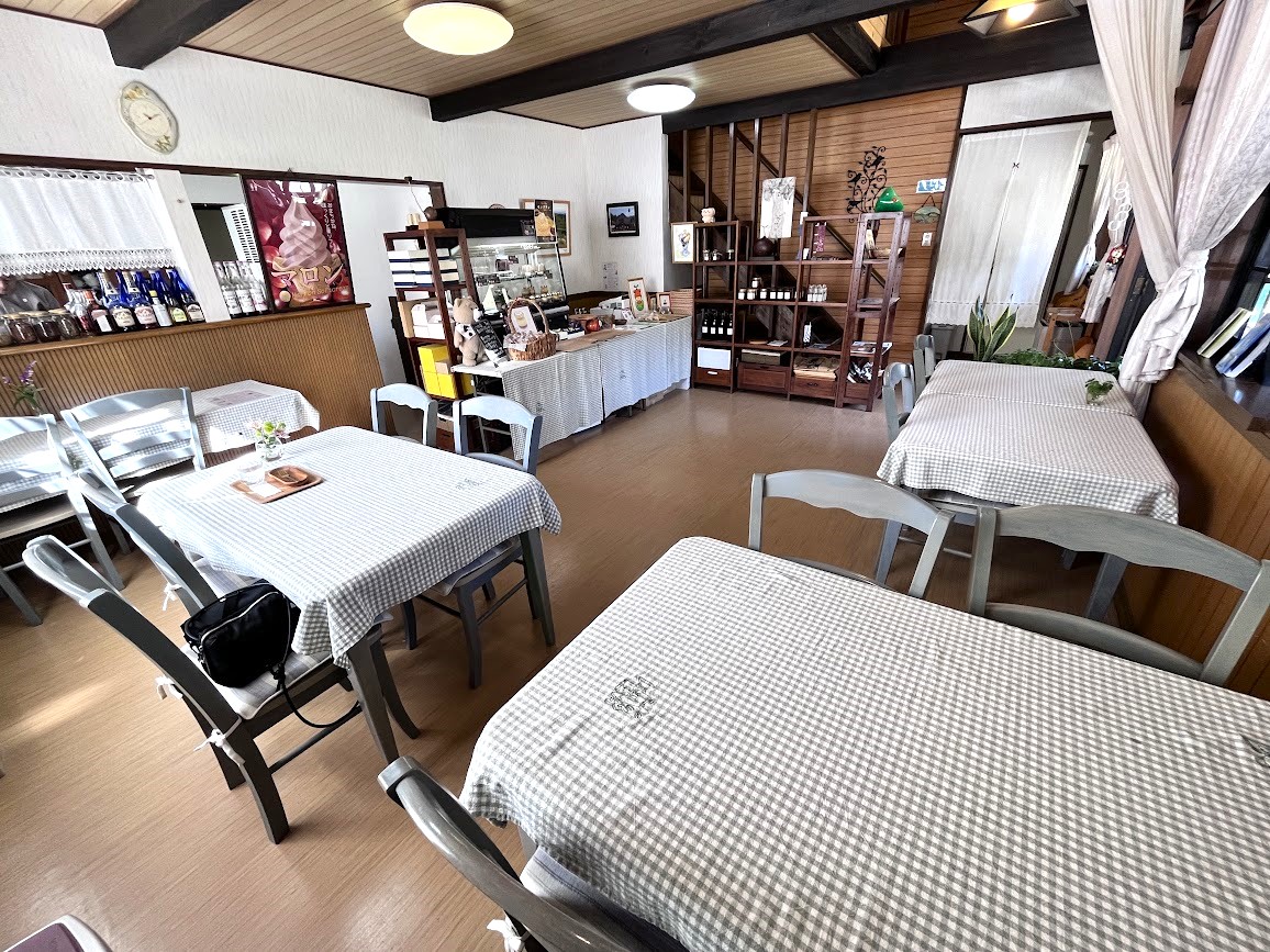 麦わらぼうし_店内3