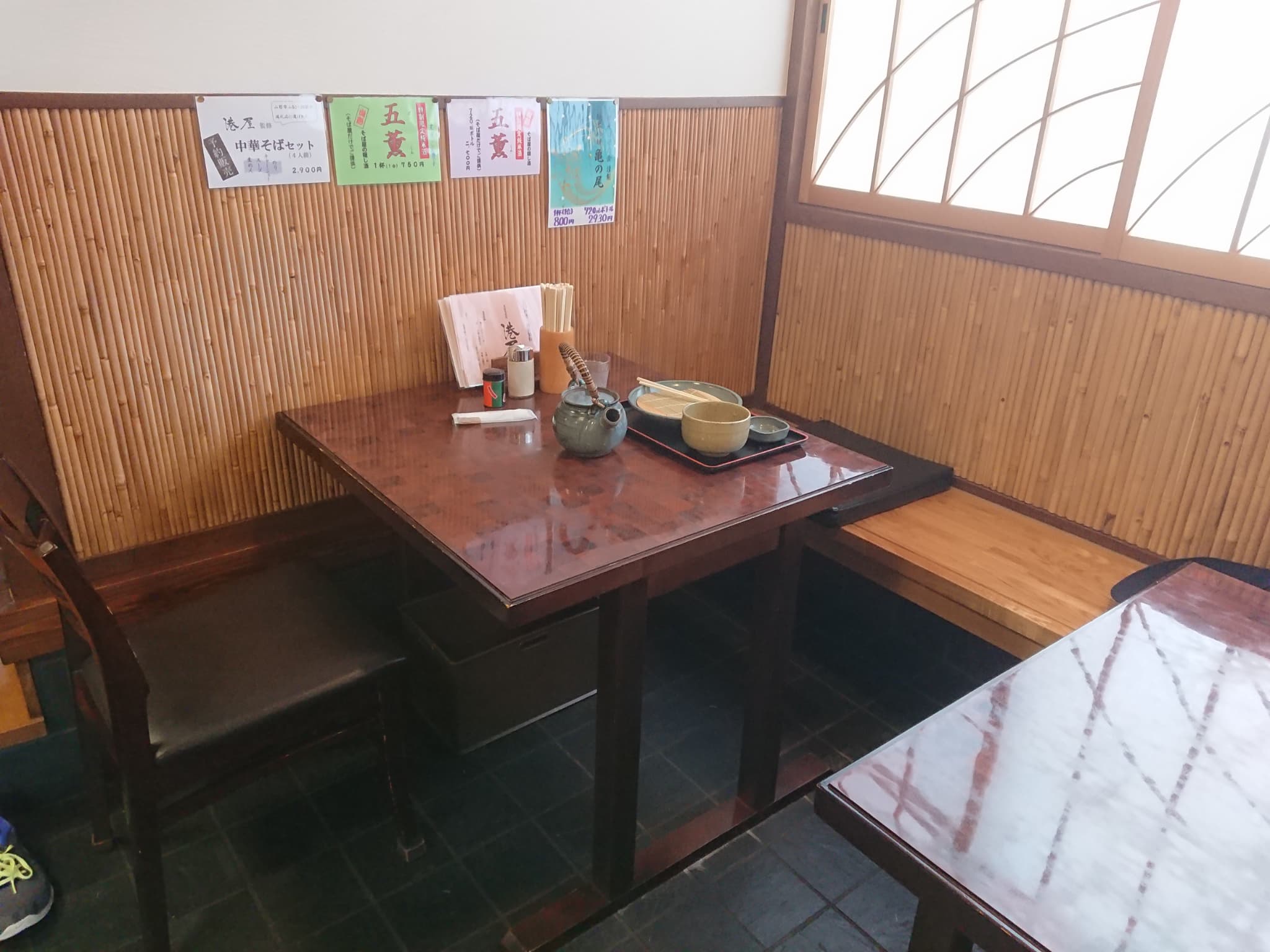 手打ちそば 港屋 店内 (2)