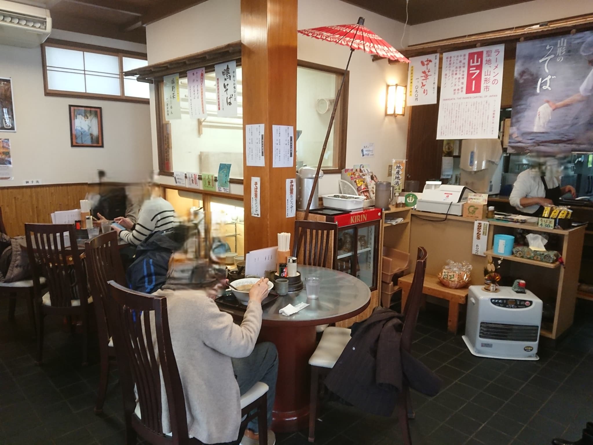 手打ちそば 港屋 店内 (1)