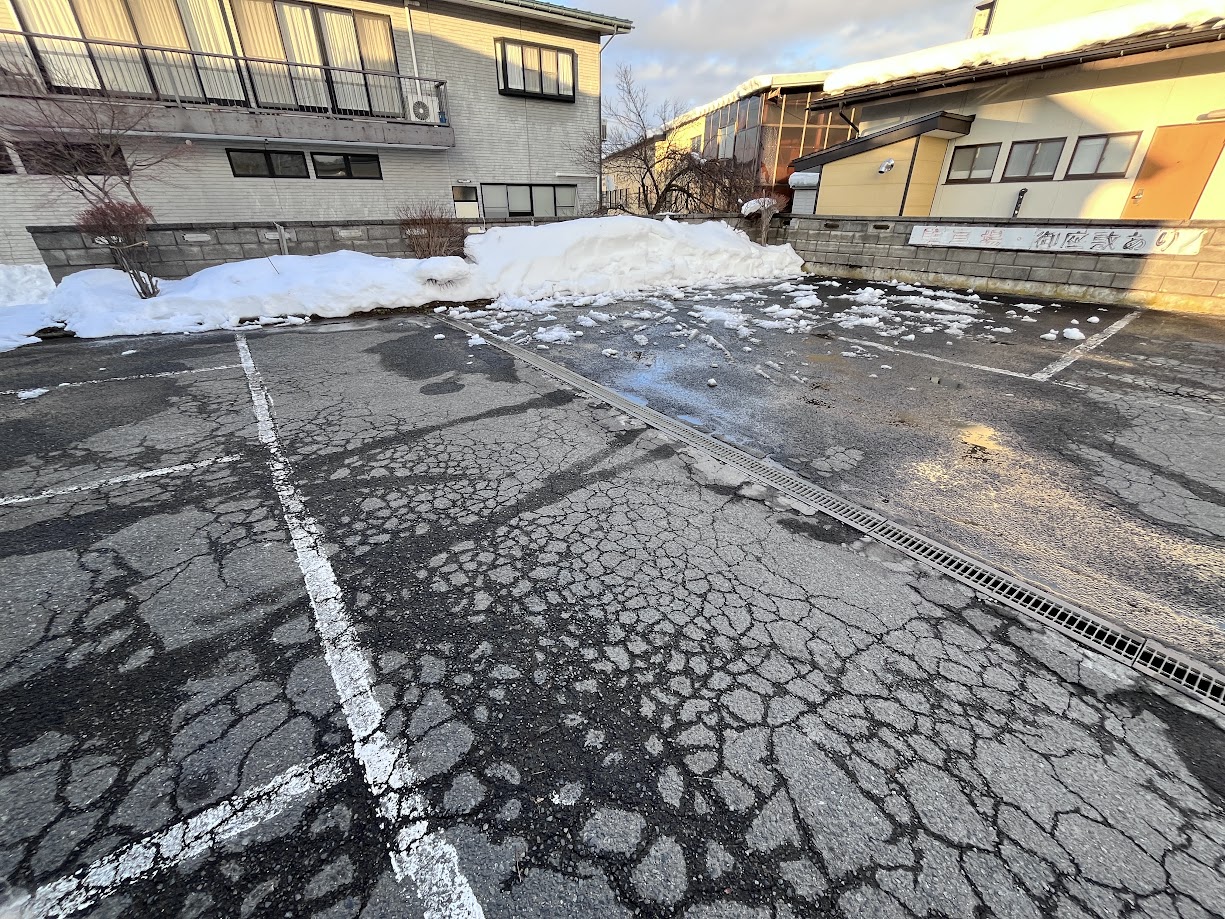 東栄軒_駐車場2