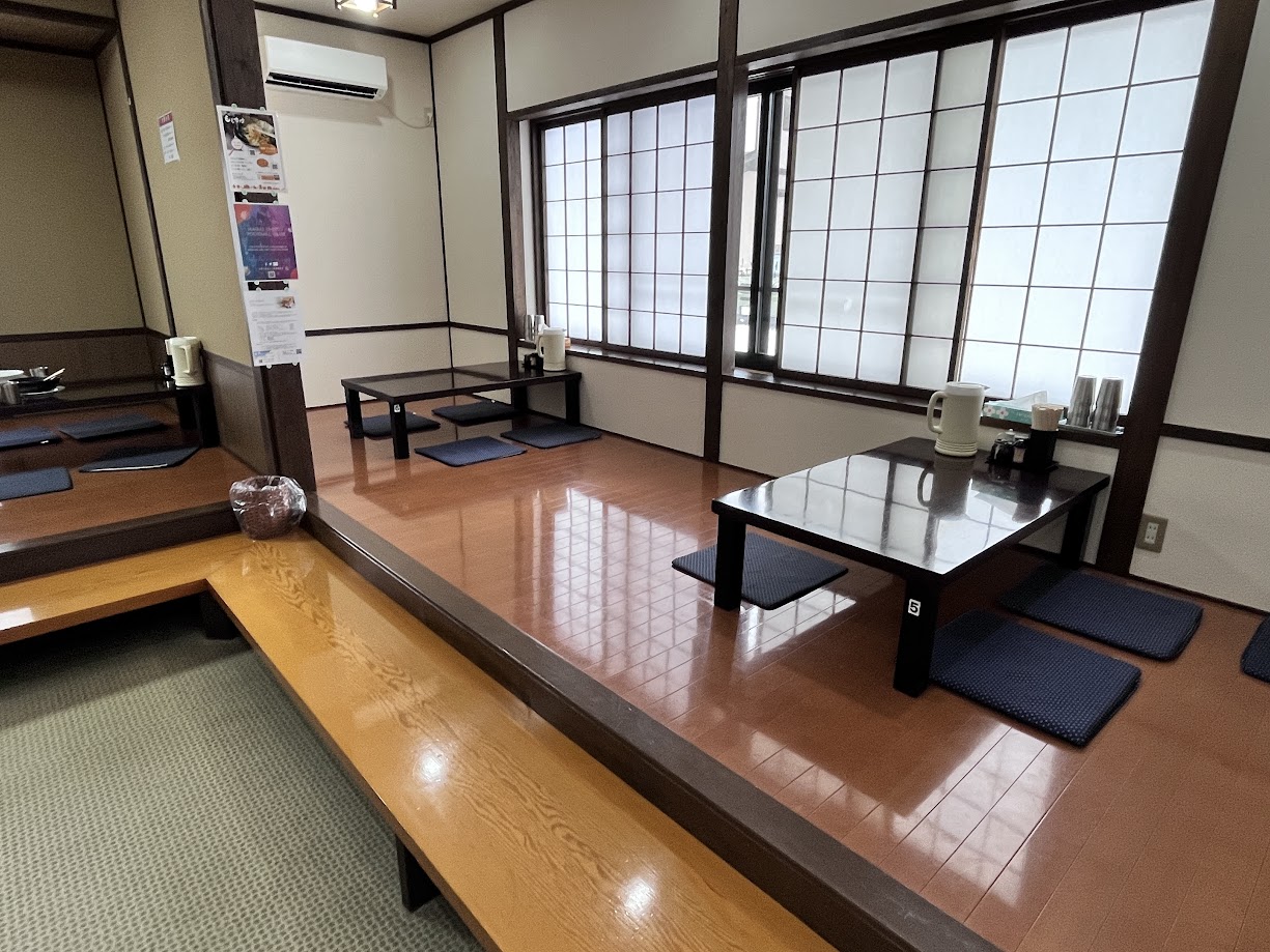 ももすけ_店内3