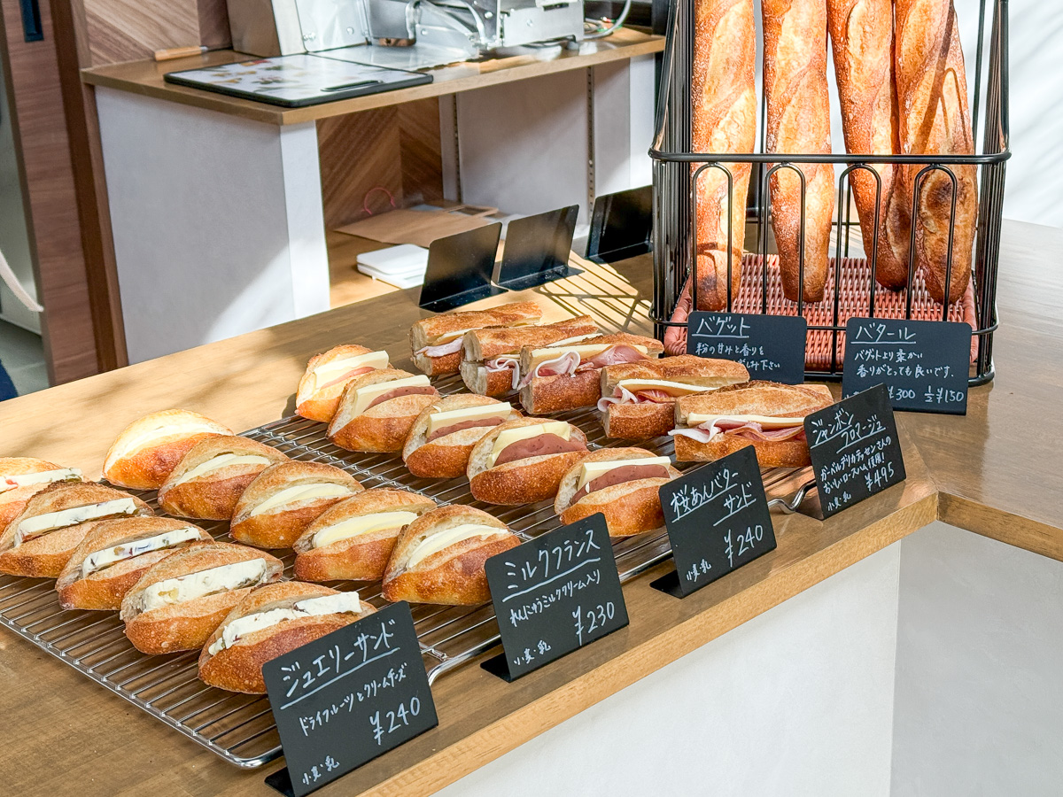 大きなパン 山形新店パン】ブーランジェリーココリコ（山形市南館