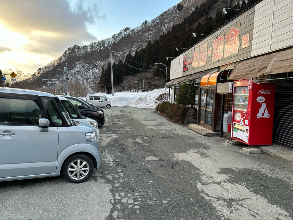 手打ちらーめん 紅花ー駐車場2