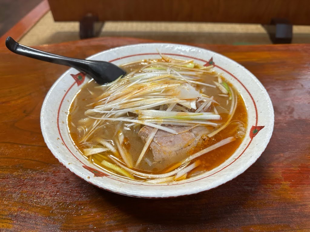 【山形ラーメンレポ】手打ちらーめん 紅花（東根市関山）｜昔ながらのドライブインチックなラーメン屋さん！