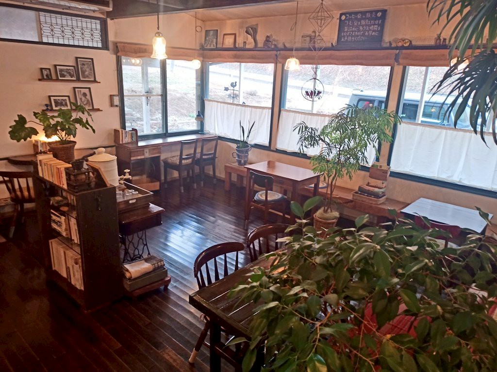 LINE_ALBUM_狸森珈琲焙煎所_250411_23