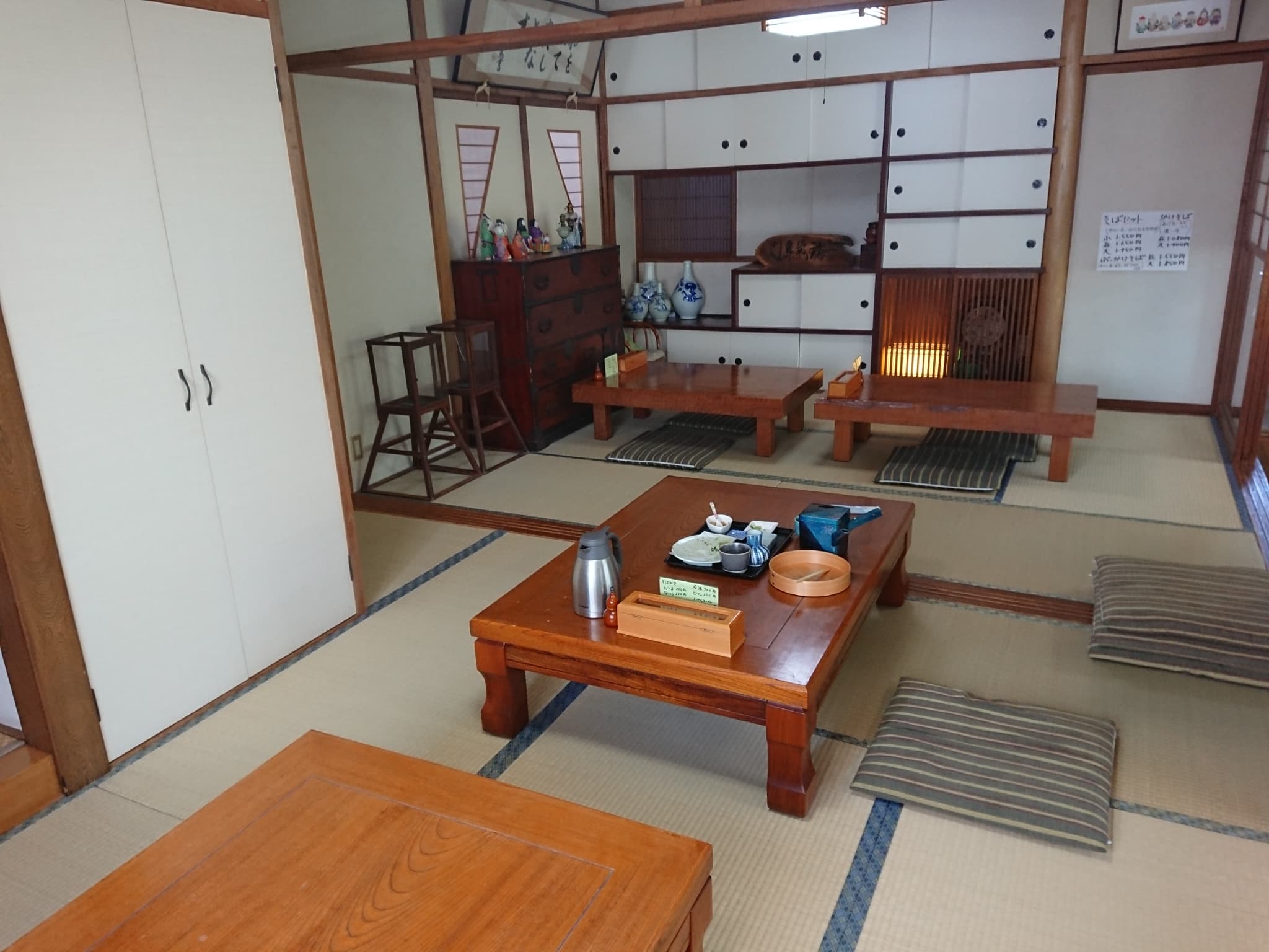 そば処 いでは 店内 (1)