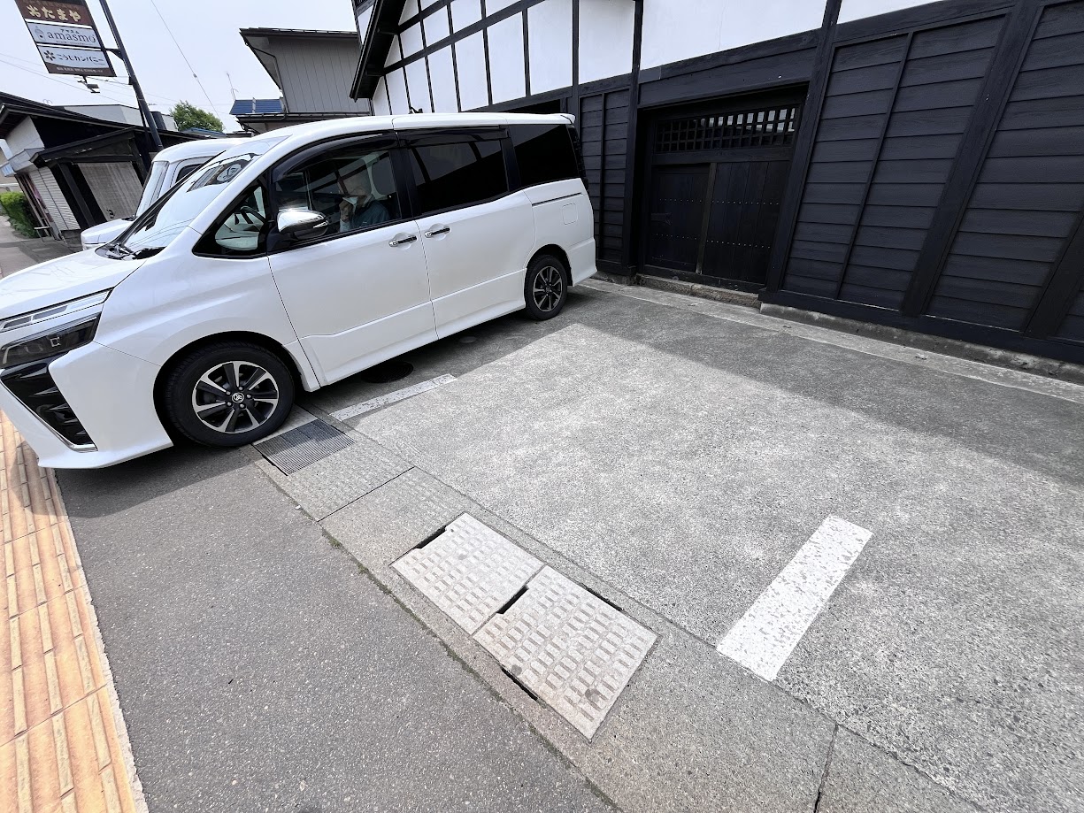 おたまや_駐車場