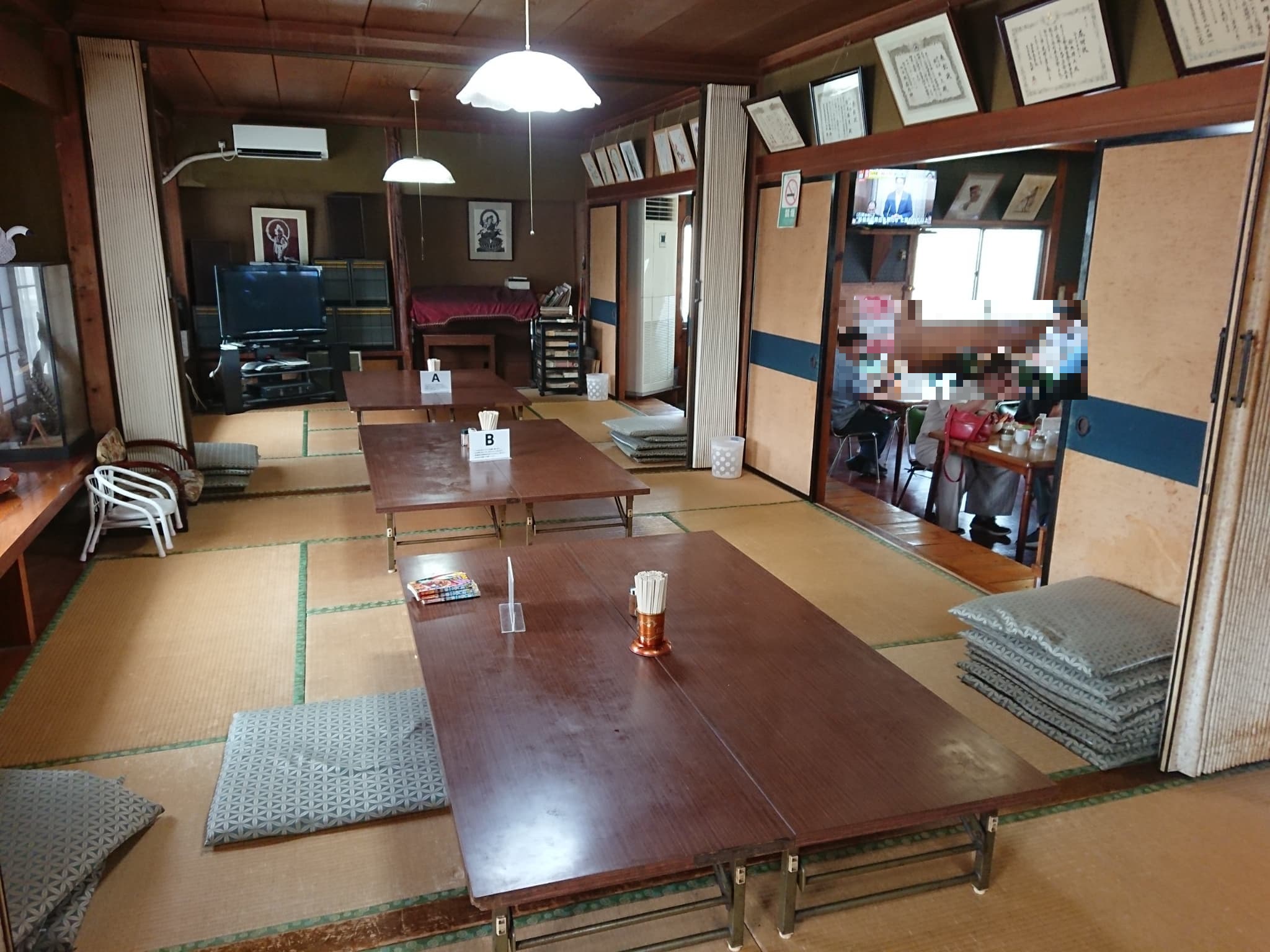 すゞや食堂 店内