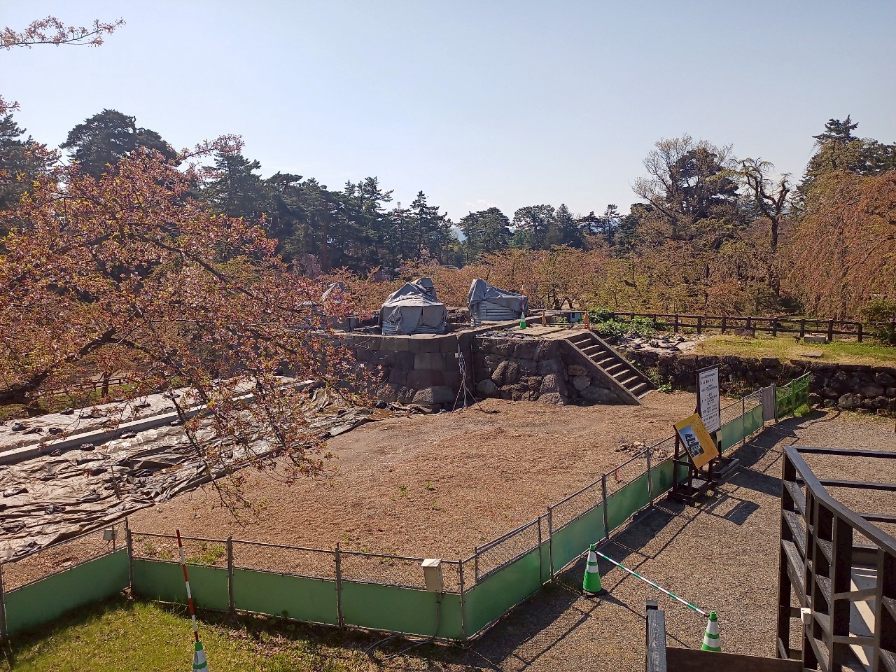 LINE_ALBUM_弘前城 2025GW_250514_410