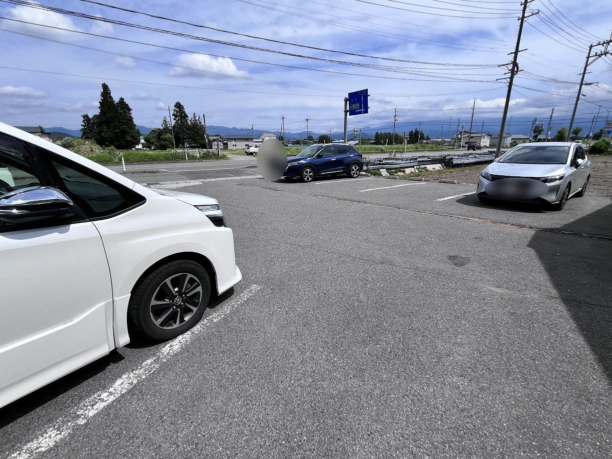 タントグラッツェ_駐車場