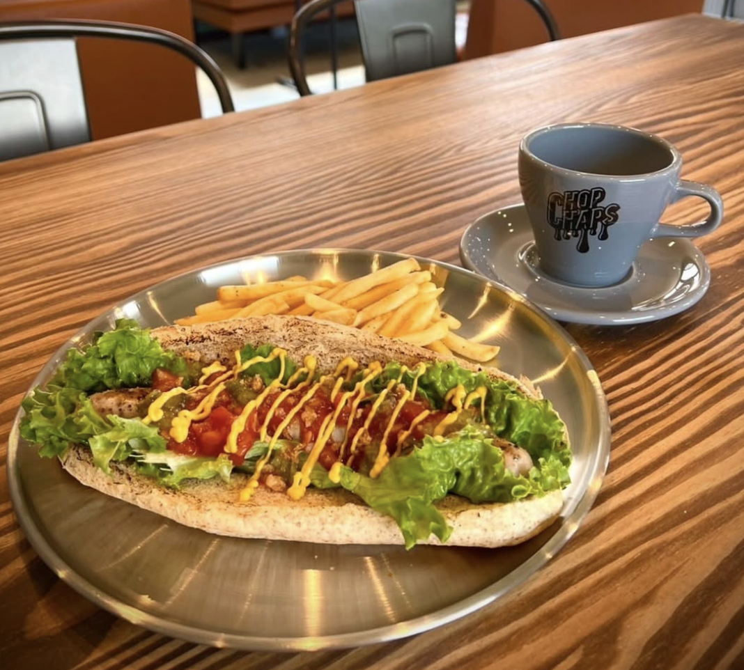 【山形新店情報6/26】自家製ソーセージ使用!HOTDOGメインのCAFE&BARがオープン!