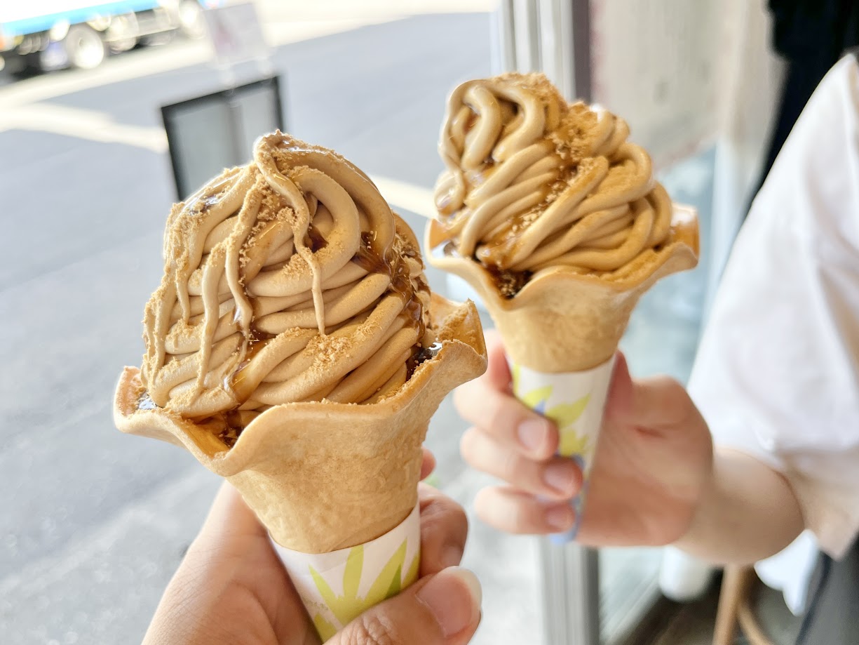 【山形アイスレポ】みかどや（米沢市）｜おまんじゅう屋さんで味わう黒糖ソフトクリーム