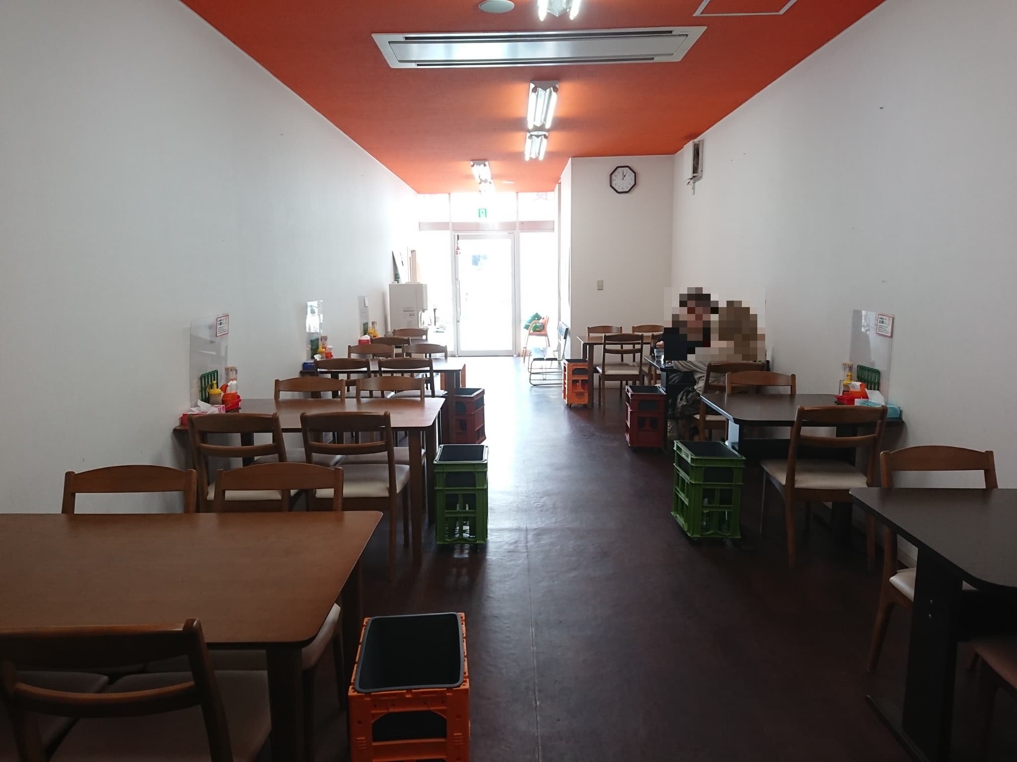 定食おながま　店内