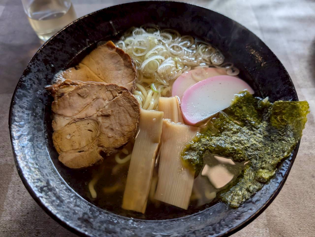 【山形ラーメンレポ】山形市成沢の隠れ家的な人気店「かしわや」で、めちゃうまな「支那そば」を頂いてきました!