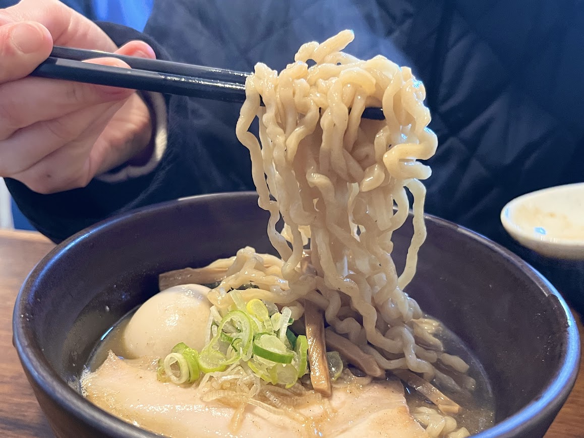 長井市「拉麺 二段」の行列に納得!無化調煮干しラーメン&つけ麺の妥協なき一杯を堪能