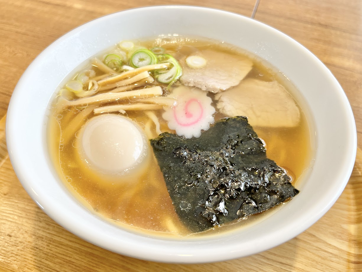 【置賜ラーメンレポ】麺屋 幸來軒(南陽市)|女性や子連れでも安心!お洒落な店内で楽しむ洗練された中華そば