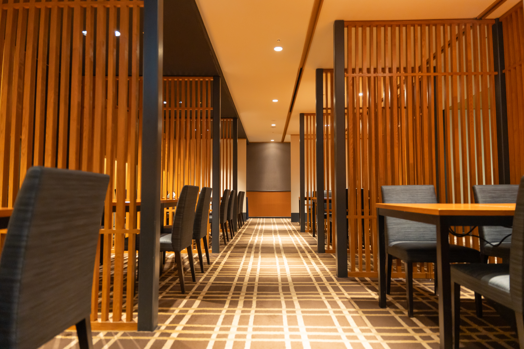 最上亭のテーブル席1