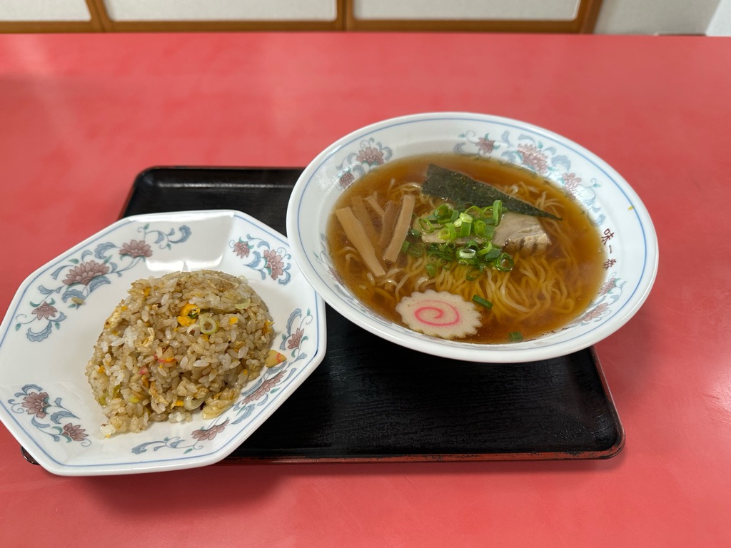 【山形ラーメンレポ】うめ本（山形県新庄市）｜地元で人気！お得な「ラーメンセット」を実食レポ