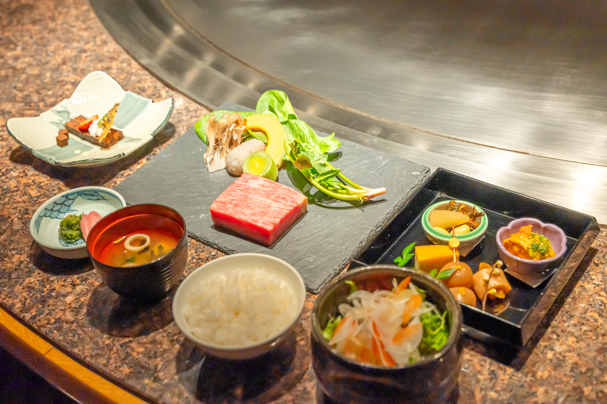 特選銘柄牛コースの全体ショット