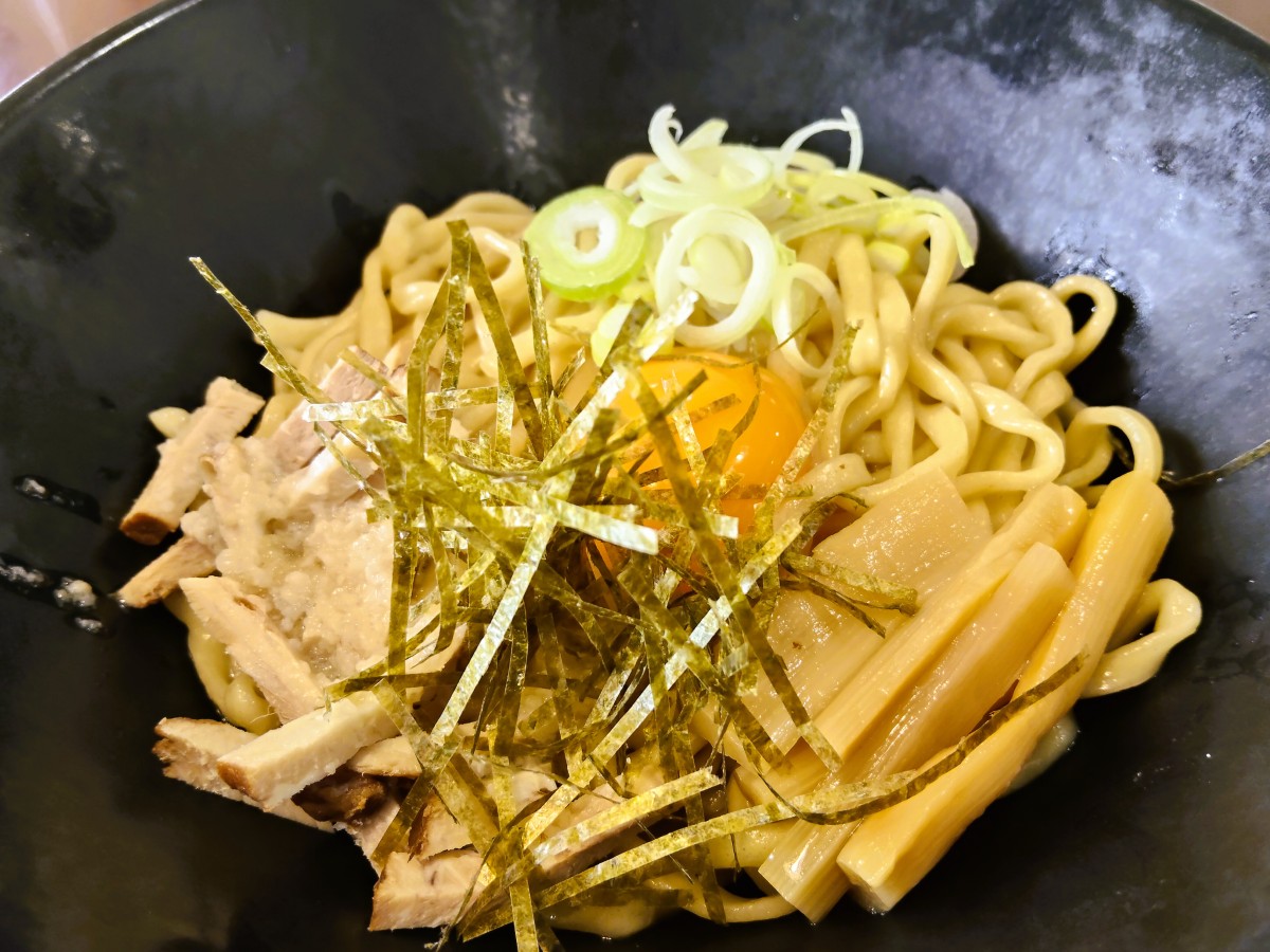 【山形グルメレポ】旨香酒場チャンピオン（山形市）｜「油そば3兄弟」が爆誕！こだわりのモチモチ太麺＆濃厚タレ♪