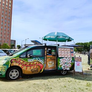 山形キッチンカーレポ】DIYの車が目印！外パリ中ジュワの絶品ホット