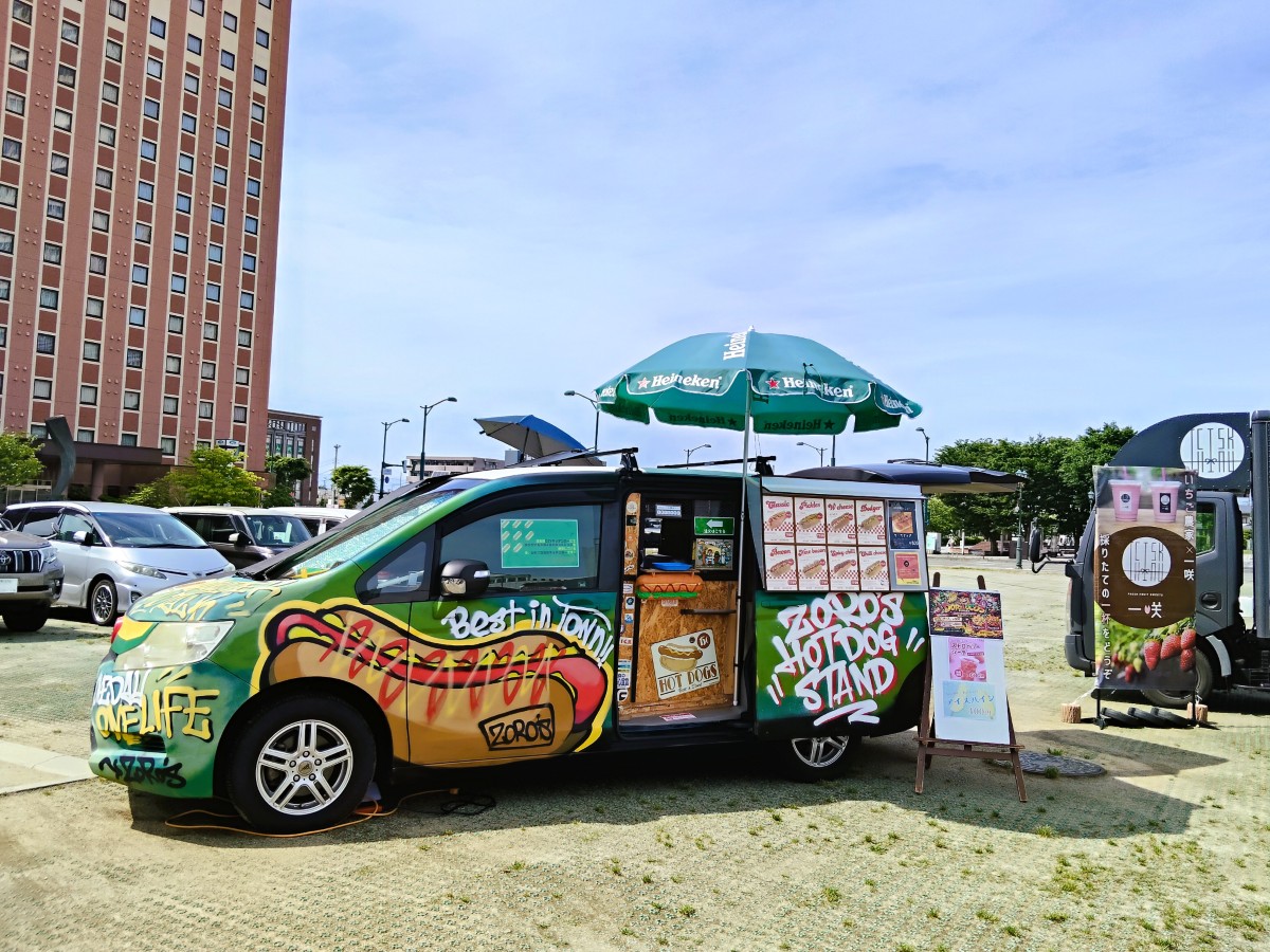 【山形キッチンカーレポ】DIYの車が目印!外パリ中ジュワの絶品ホットドッグ|ZORO's HOTDOG STAND