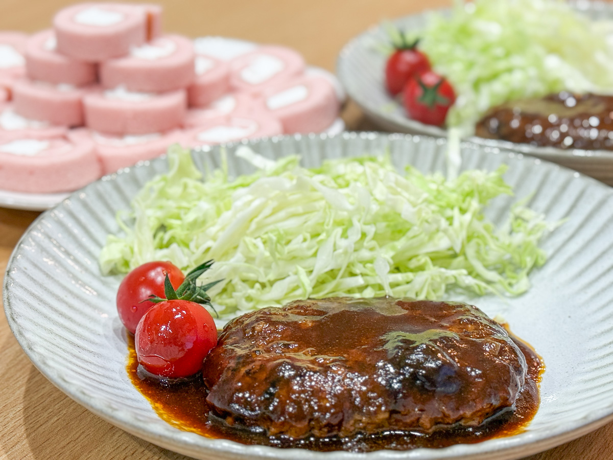 新商品のハンバーグとロールケーキの実食画像