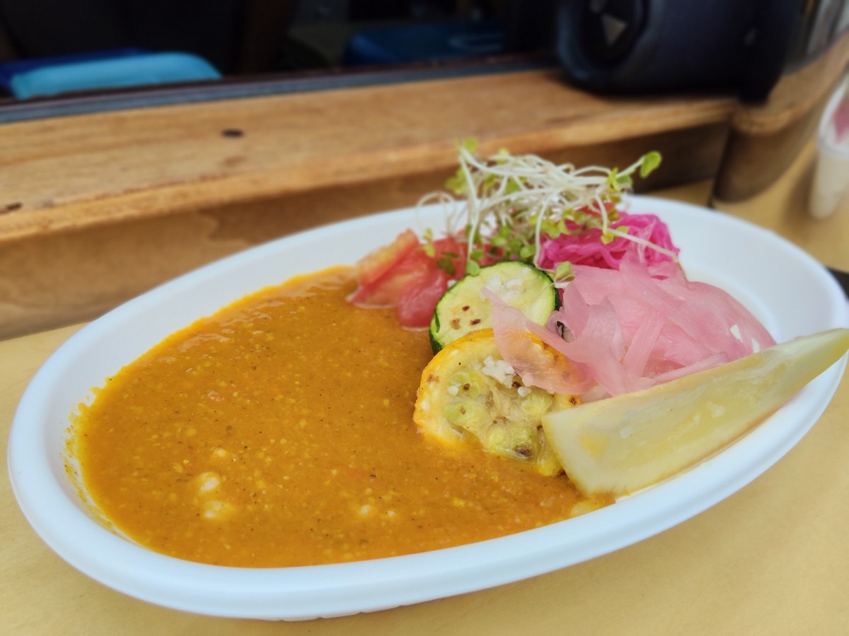 【山形キッチンカーレポ】発酵の力。おいしさと”体想い”な『無添加麹カレー』｜醸し上手（キッチンカー）