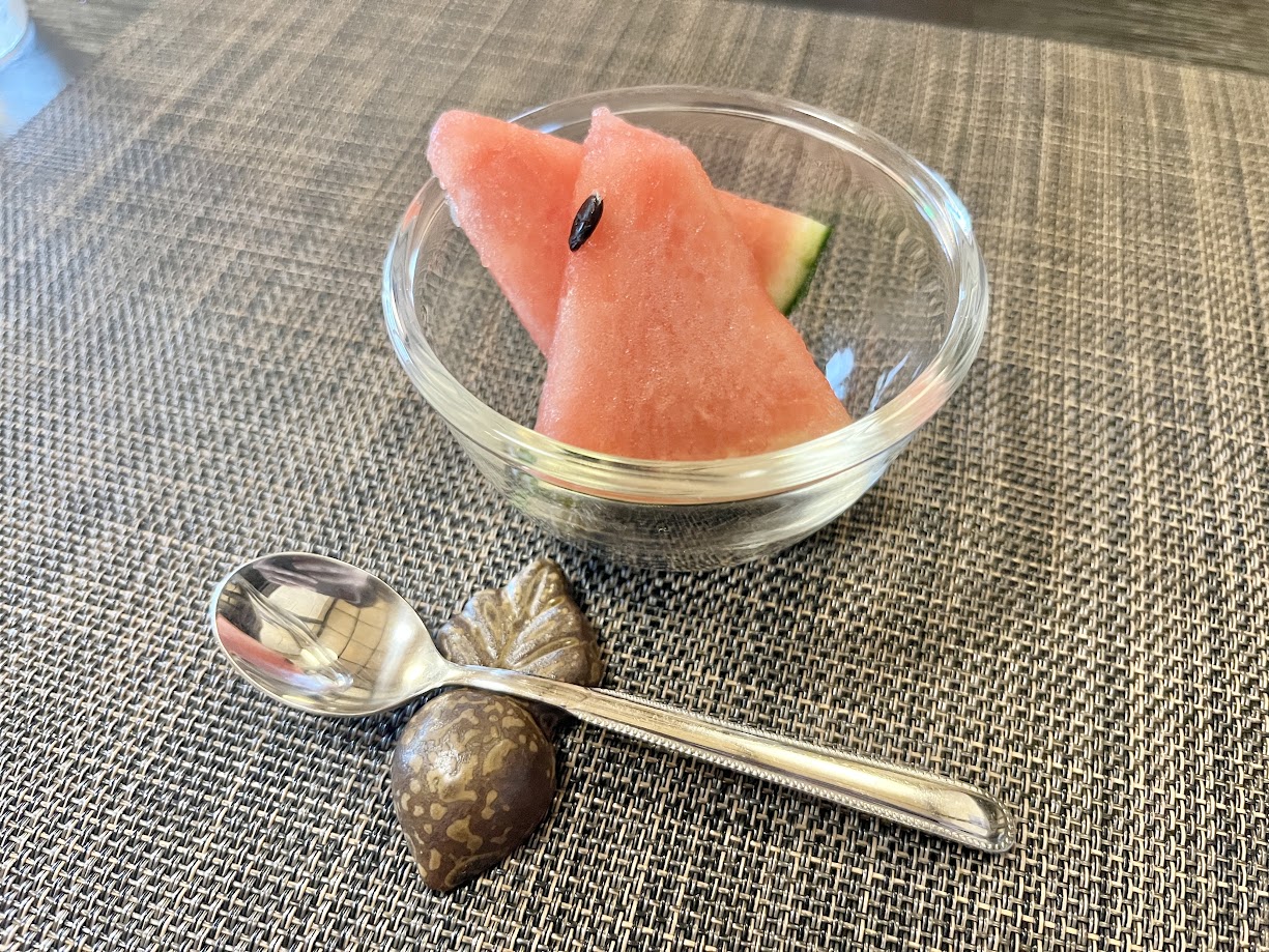食後のデザートとして出されたスイカ