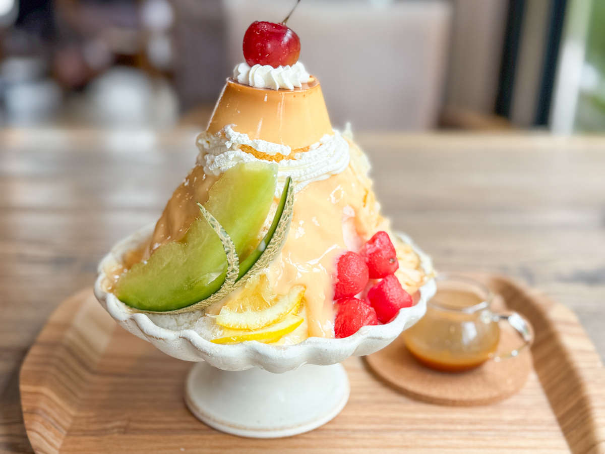 【上山市】山形プリンの「プリンアラモード氷」が凄すぎる!丸ごとプリンのせ&1日10食限定の贅沢かき氷