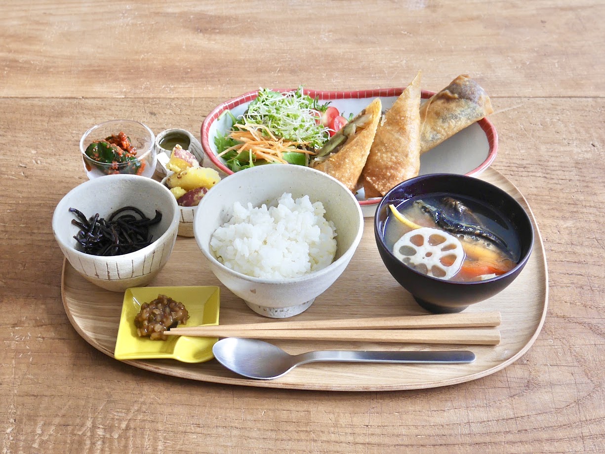 赤湯に誕生！食堂喫茶と革の店「namakemono」へ。忙しい日常を忘れて味わう、やさしい糀ごはん