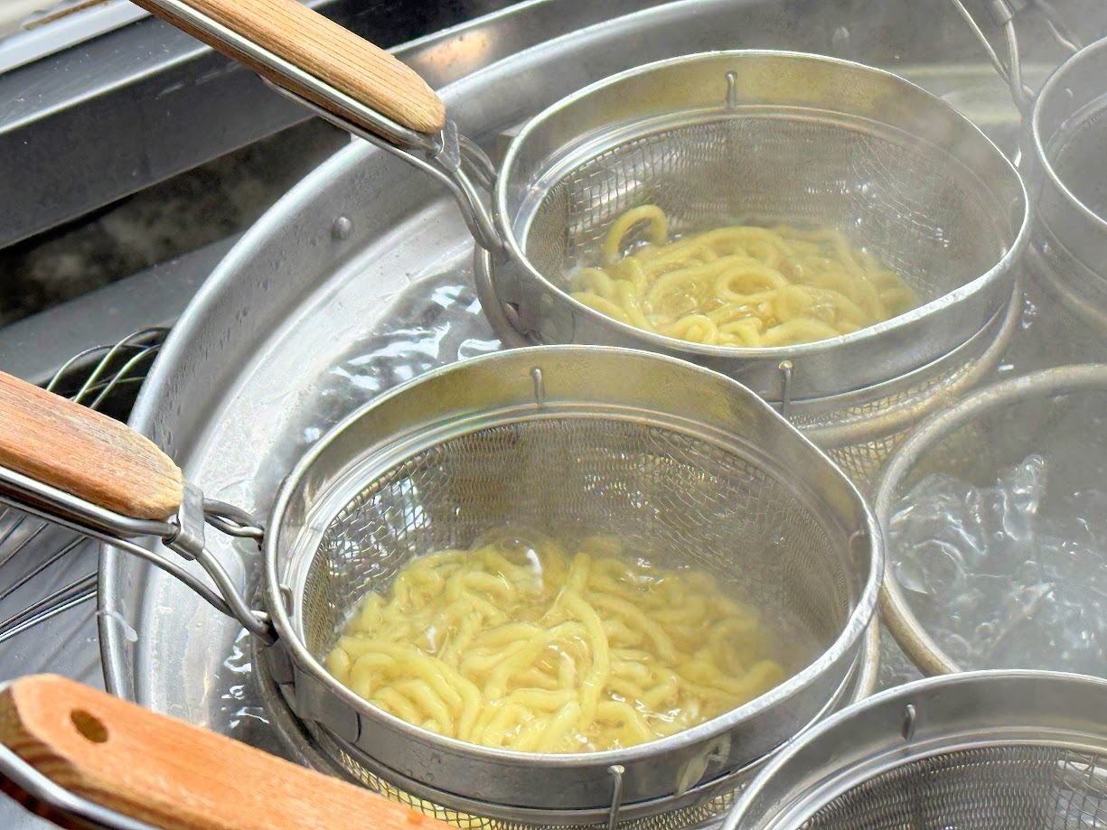 みなみのとんとん-麺茹